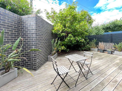 Pride Bentleigh Apartment With Private Garden - Accommodation Sunshine Coast 2