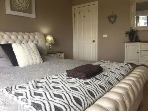 Private Bedroom In Modern Farm Homestead - Accommodation Sunshine Coast 0