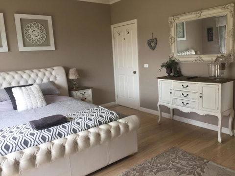 Private Bedroom In Modern Farm Homestead - Accommodation Sunshine Coast 1
