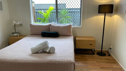 Private Guesthouse - Pet Friendly - Walk To Beach - Accommodation Sunshine Coast 2