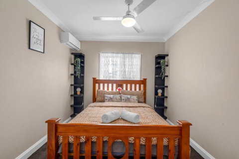 Quaint 2 Bedroom Fully Furnished Cottage - Accommodation Sunshine Coast 1