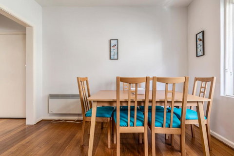 Quaint & Homey Ripponlea Flat - Accommodation Sunshine Coast 3