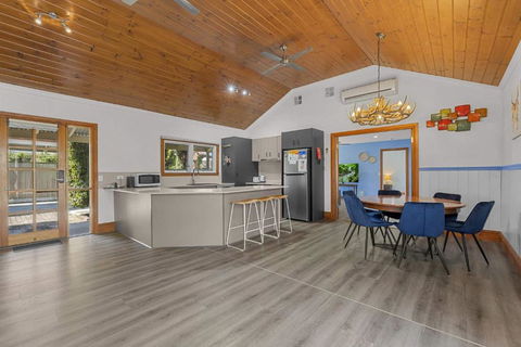 Quaint Garden Oasis With Free Parking - Accommodation Sunshine Coast 0