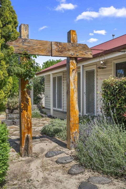 Quaint Garden Oasis With Free Parking - Accommodation Sunshine Coast 2