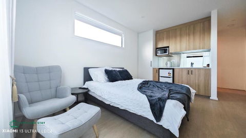 Queen Bed Stylish Suite With TV - Room 12 - Accommodation Sunshine Coast 2