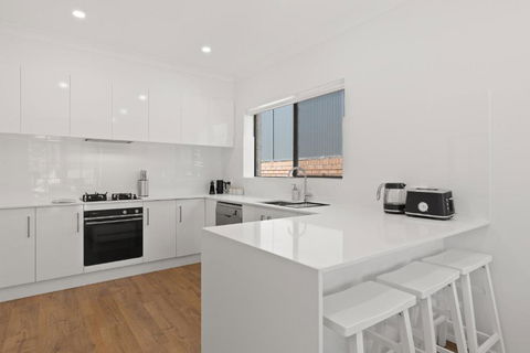 Quiet 2-Bed Retreat With Private Courtyard - Accommodation Sunshine Coast 1