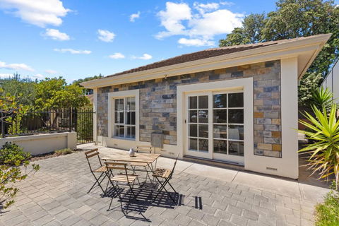 Quiet 2-Bed Retreat With Private Courtyard - Accommodation Sunshine Coast 3