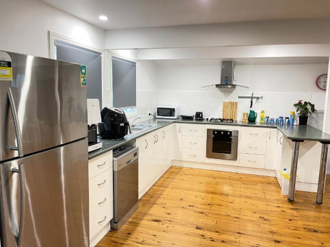 Quiet, Cozy And Calm 3 Bedroom House. - Accommodation Sunshine Coast 2
