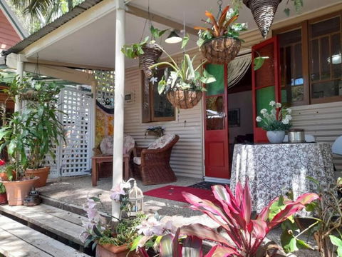 Quirky Cottage In Centre Of Maleny, Walk Everywhere - Accommodation Sunshine Coast 3