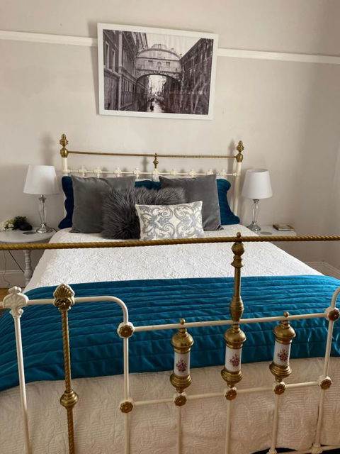 R&R Blue Diamond Luxury Cottage Maryborough, Vic - Accommodation Sunshine Coast 1
