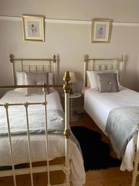 R&R Blue Diamond Luxury Cottage Maryborough, Vic - Accommodation Sunshine Coast 2