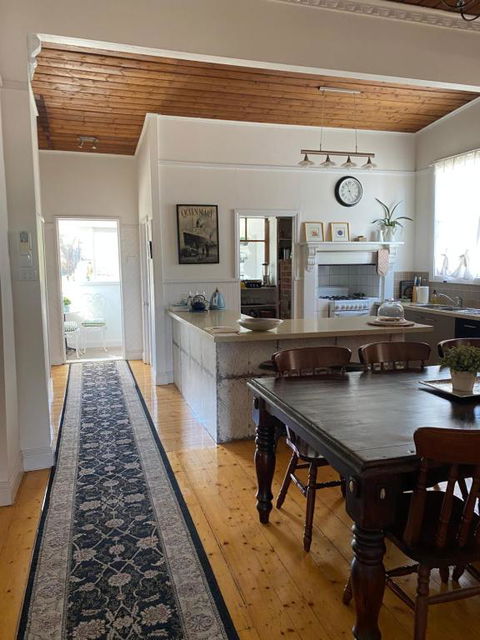 R&R Blue Diamond Luxury Cottage Maryborough, Vic - Accommodation Sunshine Coast 3