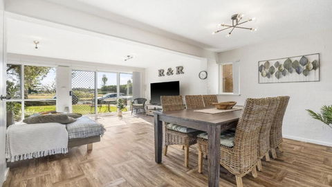 R & R Port Macquarie - Accommodation Sunshine Coast 0
