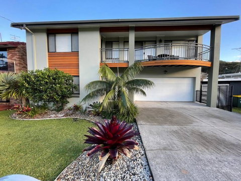 Rainbow Beachhouse - Deluxe, Pristine Location - Accommodation Sunshine Coast 0