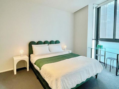 RARE Luxury Waterfront Living - Accommodation Sunshine Coast 2
