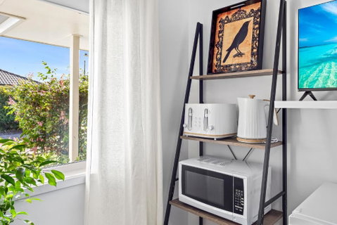 Raven Studio Griffin - Accommodation Sunshine Coast 3