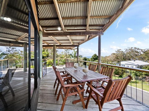 Rays Beach House By Discover Stradbroke - Accommodation Sunshine Coast 1