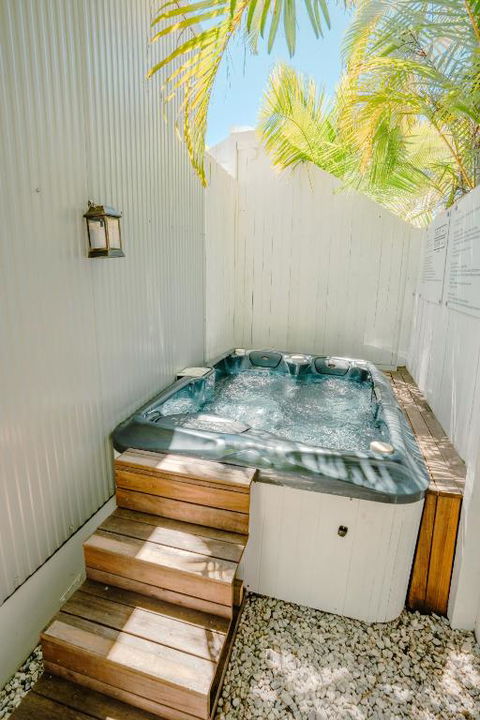 Private Outdoor Spa, Fire Pit, Cinema Room - THE COTTAGE COOLUM BEACH - Accommodation Sunshine Coast 0