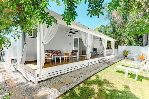 Private Outdoor Spa, Fire Pit, Cinema Room - THE COTTAGE COOLUM BEACH - Accommodation Sunshine Coast 2