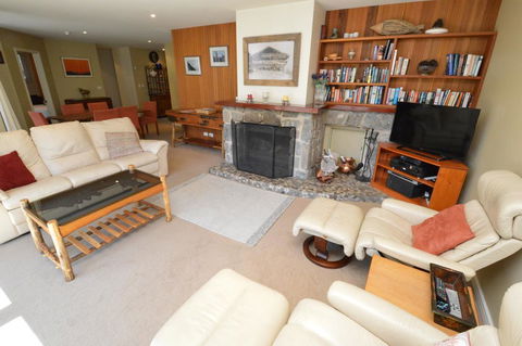 Aspect 2 - Accommodation Sunshine Coast 3