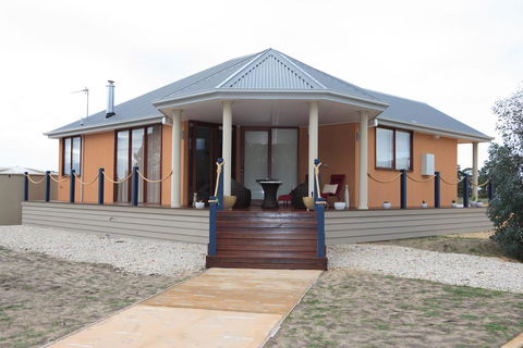 Aurora Cottages Bush Retreat - Accommodation Sunshine Coast 2