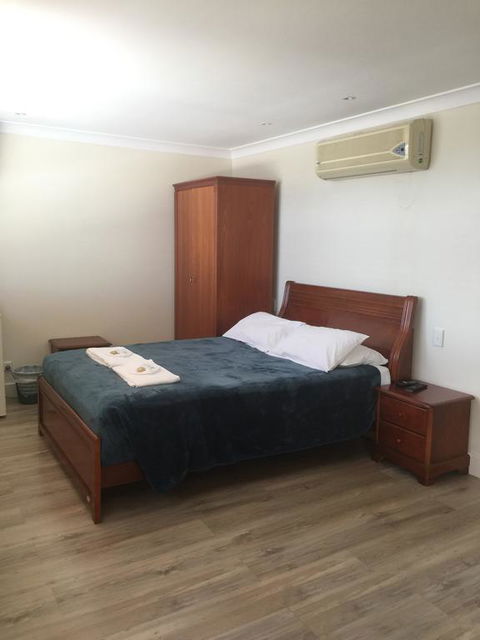 Aussie Hotel & Motel - Accommodation Sunshine Coast 0