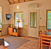 Autumn Leaf Cottage 1 - Accommodation Sunshine Coast