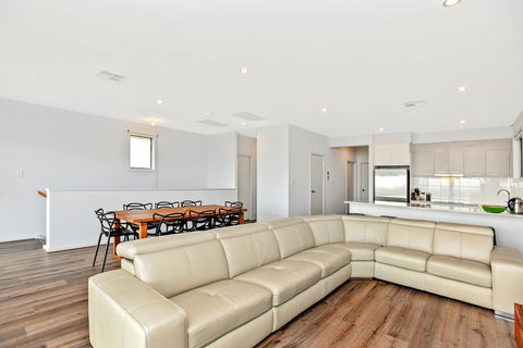 Avaya - Sellicks Beachfront Getaway - WiFi - Accommodation Sunshine Coast 3