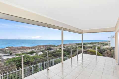 Avaya - Sellicks Beachfront Getaway - WiFi - Accommodation Sunshine Coast 0