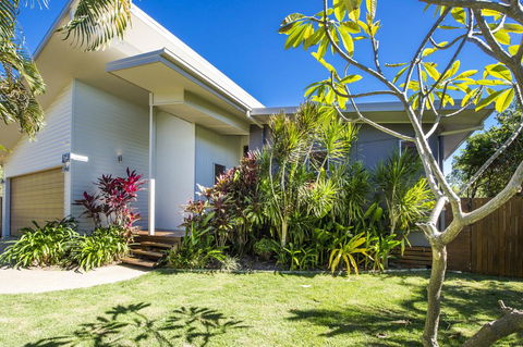 Azur Villa - Accommodation Sunshine Coast 0