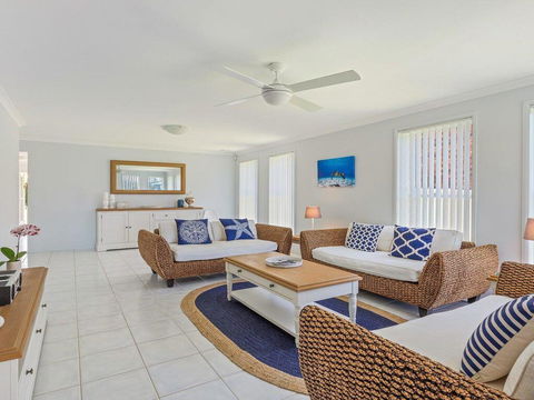 Azure Waters - Perfectly Positioned With Ocean Views - Accommodation Sunshine Coast 0