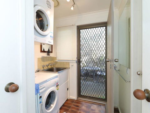 Back Beach Hideaway - Accommodation Sunshine Coast 2