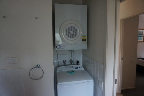 Baden 80 - Rainbow Shores, Air Conditioned Unit, Top Floor, Walk To Beach - Accommodation Sunshine Coast 1