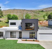 Balcony to Bogong - modern house ten minute stroll to town - Accommodation Sunshine Coast