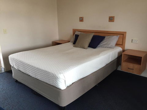 Banana Hotel Motel - Accommodation Sunshine Coast 2