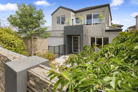 BANGALOW - MORNINGTON - Accommodation Sunshine Coast 0