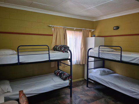 Bateman Bay Holiday Park & Batemans Bay YHA - Accommodation Sunshine Coast 2