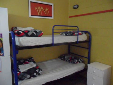 Bateman Bay Holiday Park & Batemans Bay YHA - Accommodation Sunshine Coast 3