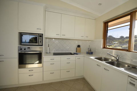 Baudin House - Accommodation Sunshine Coast 2