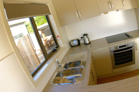 Bay Of Islands Apartments - Accommodation Sunshine Coast 3