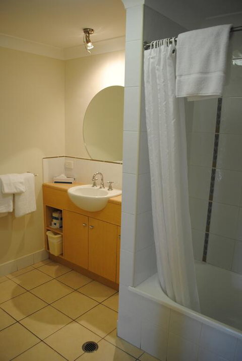 Bay Village Tropical Retreat & Apartments - Accommodation Sunshine Coast 3