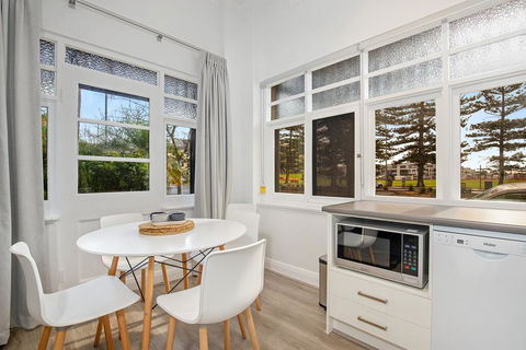 Bayview Apartments - Accommodation Sunshine Coast 2