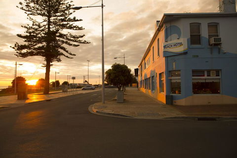 Beach Hotel - Accommodation Sunshine Coast 0