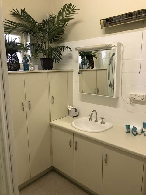 Beach Hotel - Accommodation Sunshine Coast 2