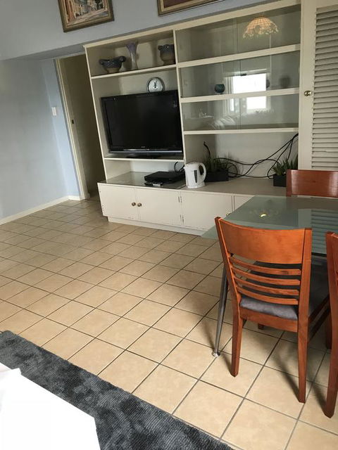 Beach Hotel - Accommodation Sunshine Coast 3
