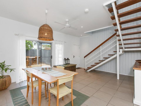 BEACH HOUSE ON PEARL - Accommodation Sunshine Coast 3