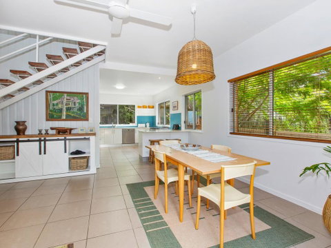 BEACH HOUSE ON PEARL - Accommodation Sunshine Coast 1