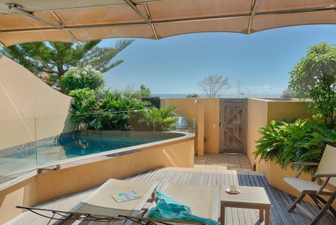 Beach Suites - Accommodation Sunshine Coast 2