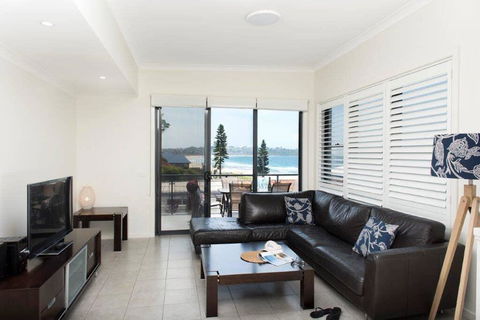 Beachfront 8 - Accommodation Sunshine Coast 3