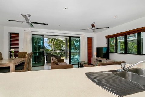 Beachfront Apartment With Ocean Views (4) - Accommodation Sunshine Coast 3